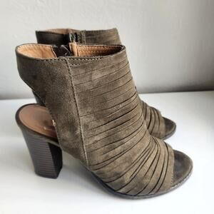 Report Olive Green strappy chunky Heels size 5.5